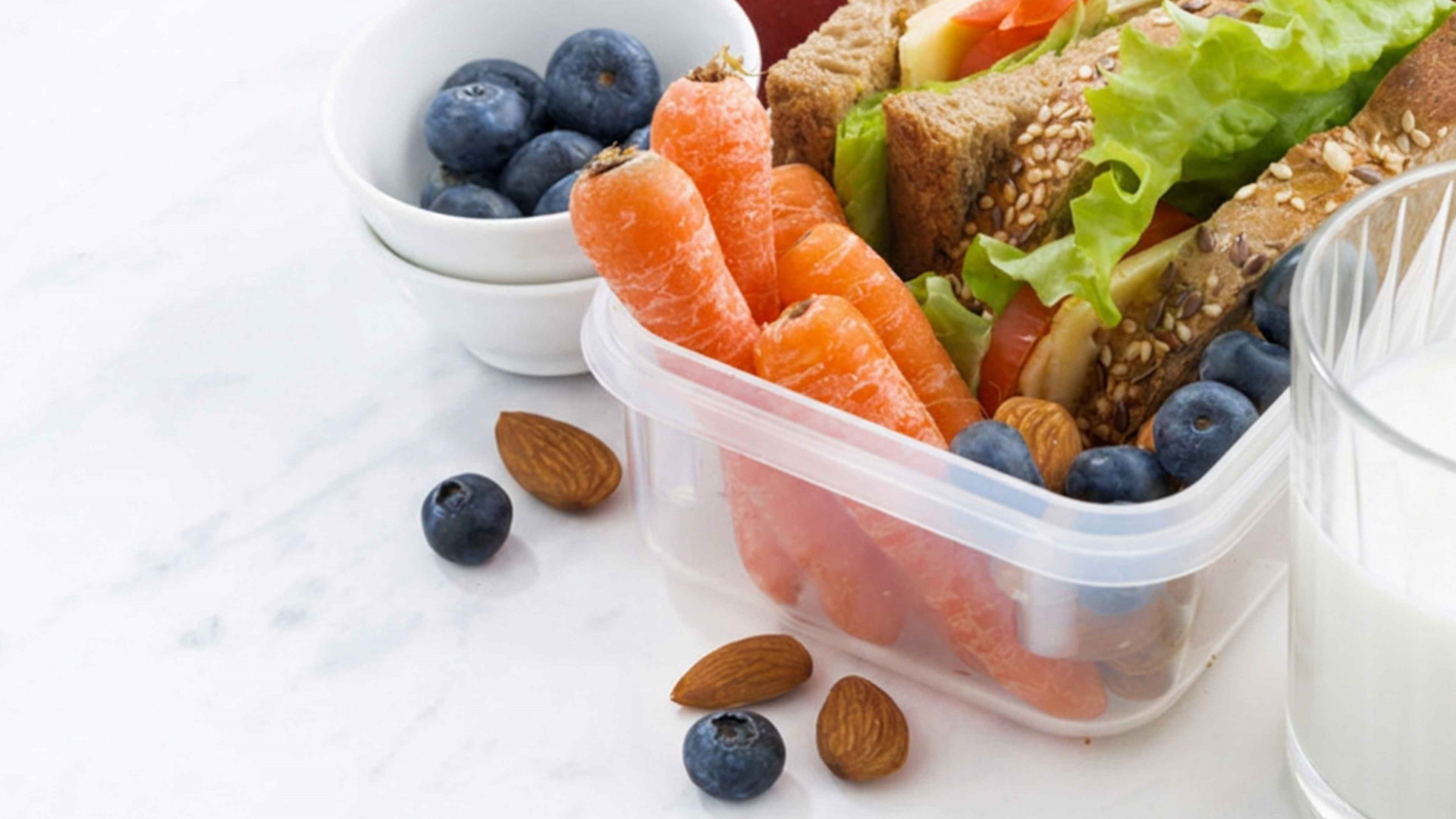 Foto: Lunchbox (© Yulia_Davidovich / Canva.com KI-gestützt bearbeitet)