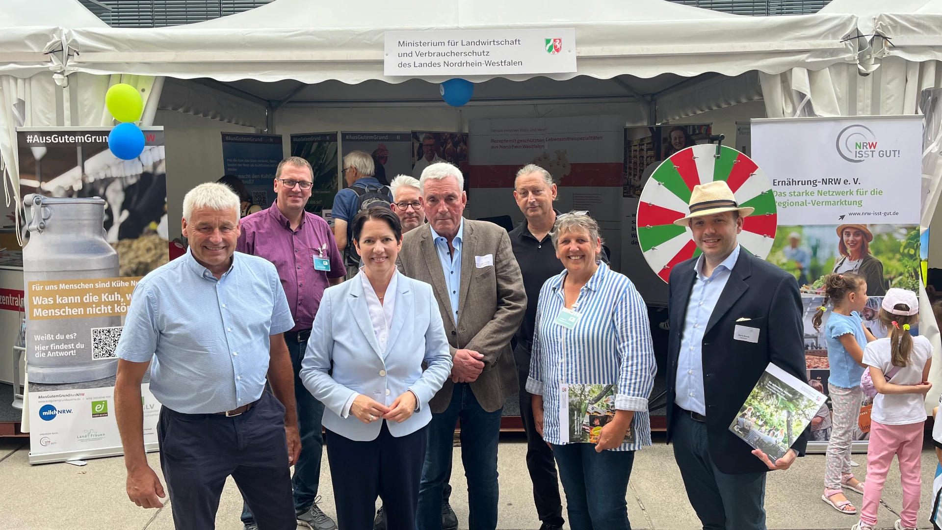 Foto: NRW-Landwirtschaftsministerin besucht das Zelt von Ernährung-NRW e. V. und #AusGutemGrundAusNRW auf dem NRW-Tag am 17.08.2024 in Köln (Copyright: Birgit Clausen)